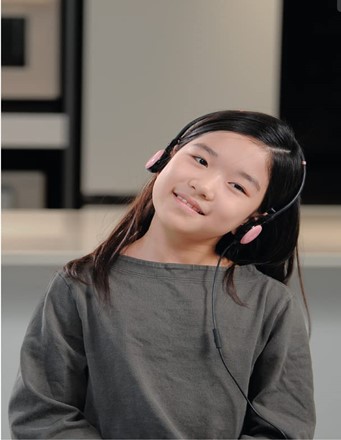 Kid-With-Headphone